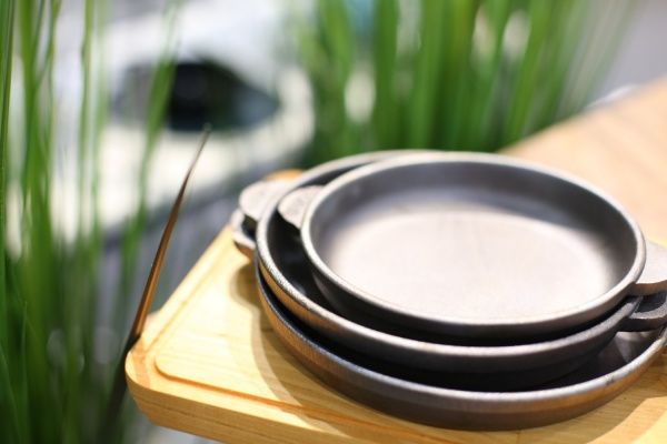 Сковорода чавунна з дощечкою 18x2,5 см 559-011 Brizoll