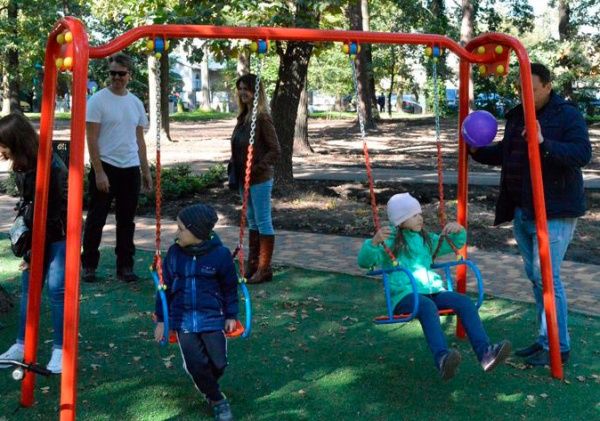 Гойдалка InterAtletika подвійна зі спинкою на ланцюгах ТЕ407М 