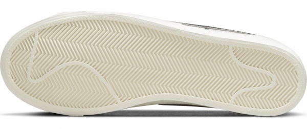 Кросівки Nike Blazer Low '77 DJ1517-100 р.US 9,5 білий