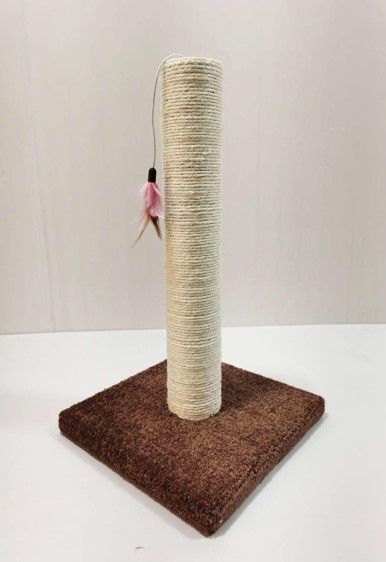 Когтеточка AnimAll столбик Brown 47 см с перышком