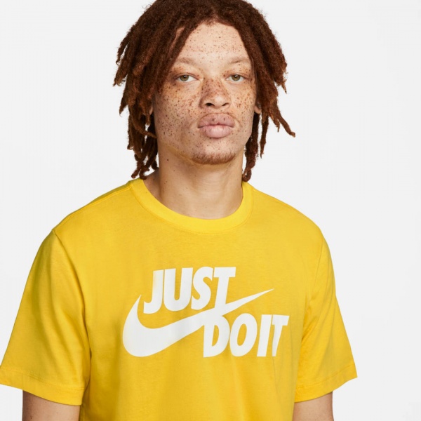 Футболка Nike M NSW TEE JUST DO IT SWOOSH AR5006-709 р.3XL жовтий