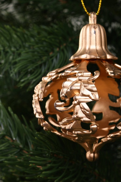 Декоративная подвеска Волчок 7x9 см золотой NY21044