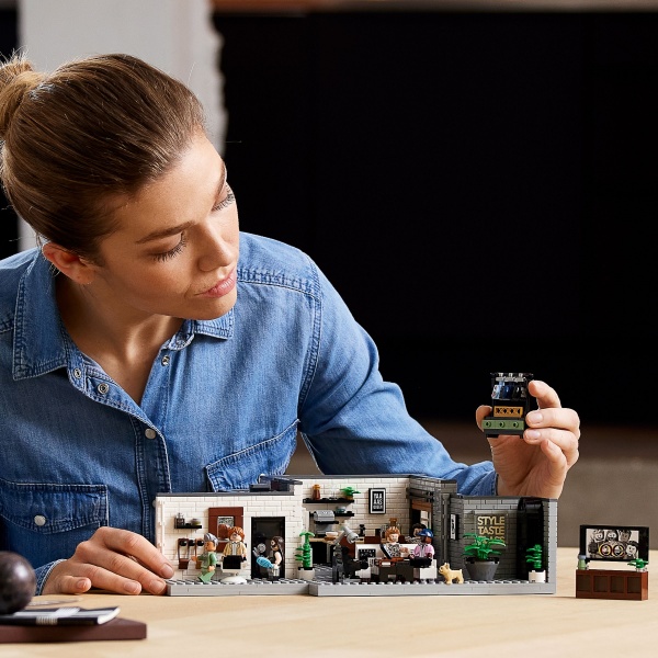 Конструктор LEGO Ideas Шоу «Queer Eye» – квартира «Легендарної п’ятірки» 10291