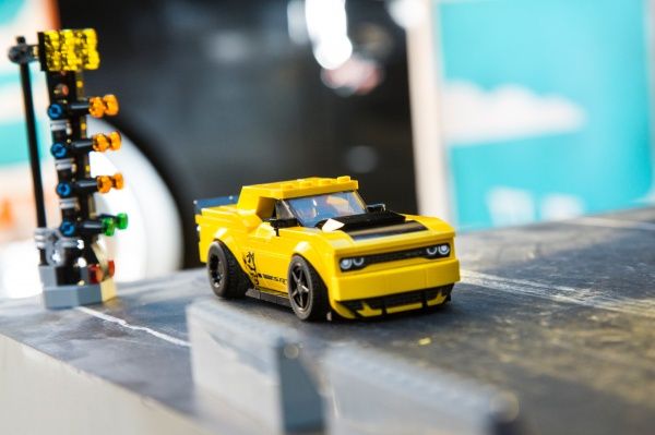 Конструктор LEGO Speed Champions Автомобили 2018 Dodge Challenger SRT Demon и 1970 Dodge Charger R/T 75893
