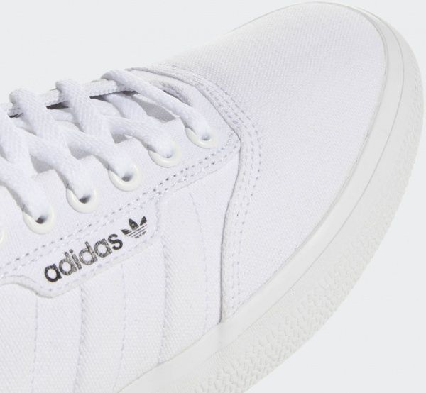 Кроссовки Adidas 3MC B22705 р.UK 6 белый