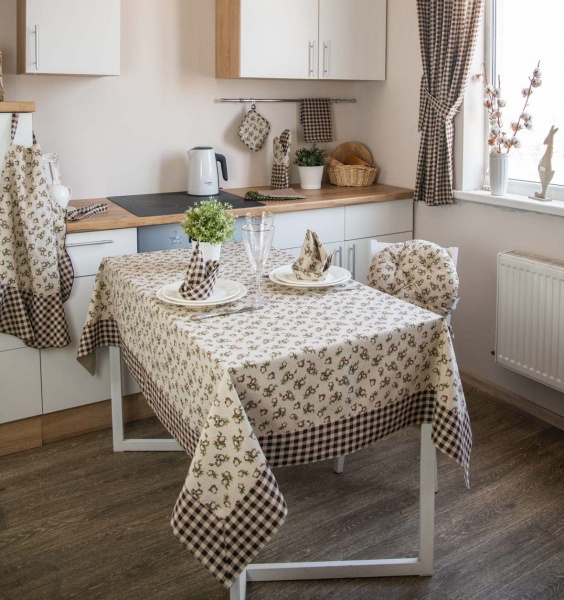 Скатерть Lucy Коричневый цветок 136x136 см 