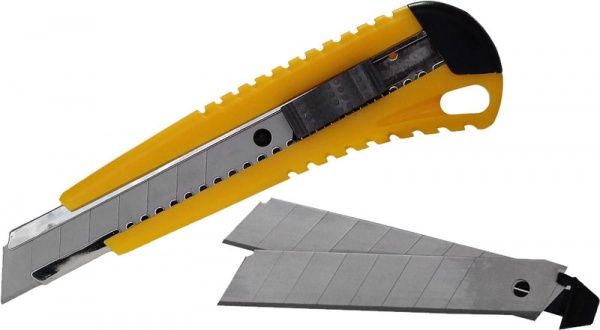 Нож канцелярский SCHOLZ + 2 лезвия 18 мм 4502 