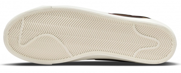 Кроссовки Nike Blazer Low '77 PRM DH4370-001 р.US 12,5 черный