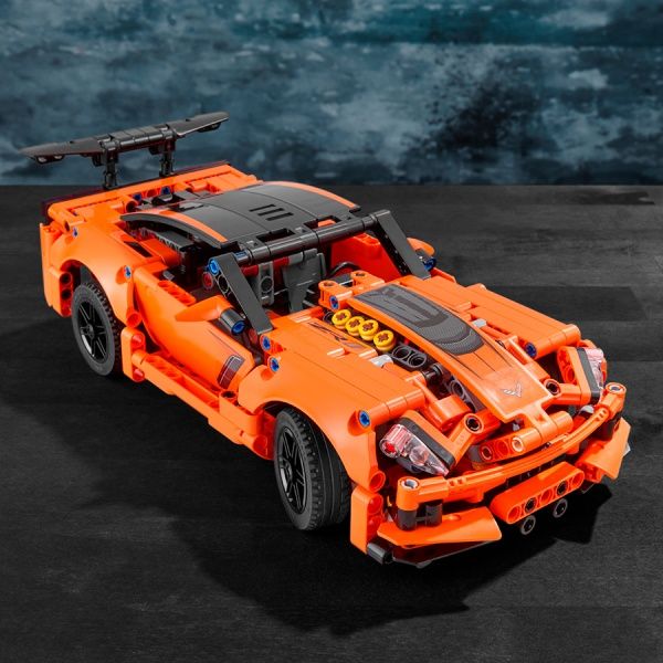 Конструктор LEGO Technic Chevrolet Corvette ZR1 42093