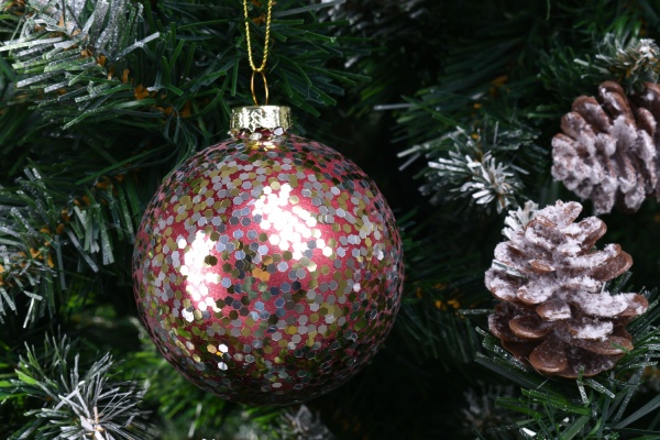 Елочная игрушка в форме шара розовая 8 см ABT620230 