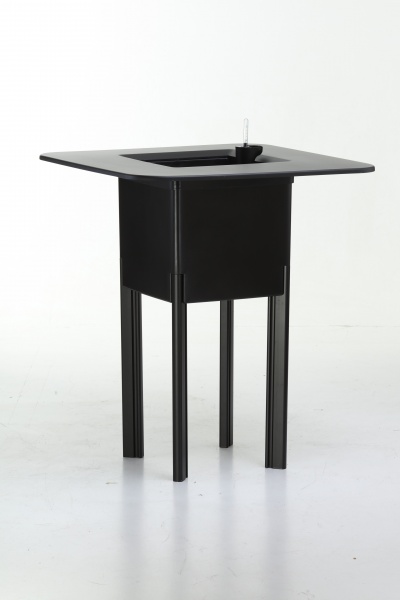 Горщик пластиковий Mondum Медітеранео 40x45x36 см (ніжки срібні/чорні) квадратний 36 л чорний 