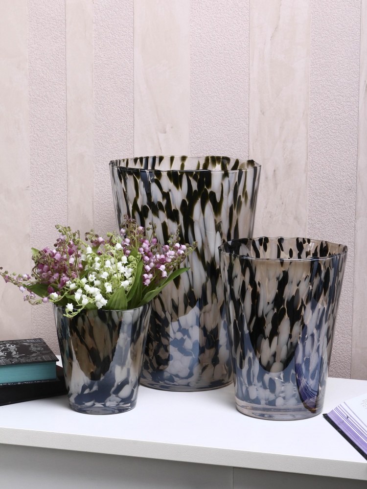 Ваза стеклянная Wrzesniak Glassworks Confetti 24 см черно-белая 27-1061D