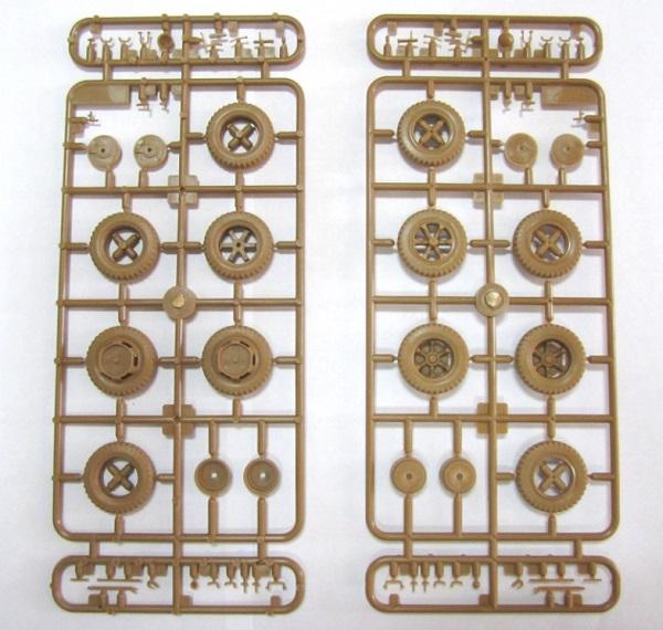 Сборная модель ICM немецкий грузовой автомобиль времен второй мировой войны Henschel 33 D1 (4823044402595) 1:35