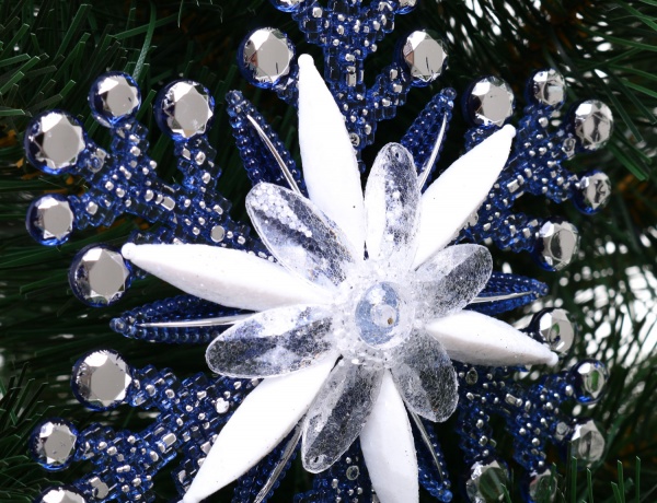 Подвеска пластиковая P.&C. Creative Снежинка с каплями 13 см синий F21550348