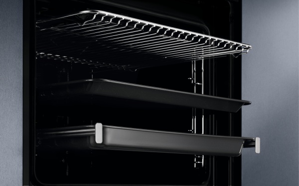 Духовой шкаф Electrolux EOF3H50BK