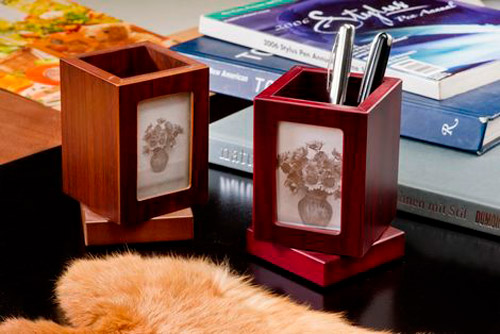 Підставка настільна для ручок з фоторамкою горіх 1591FDХ