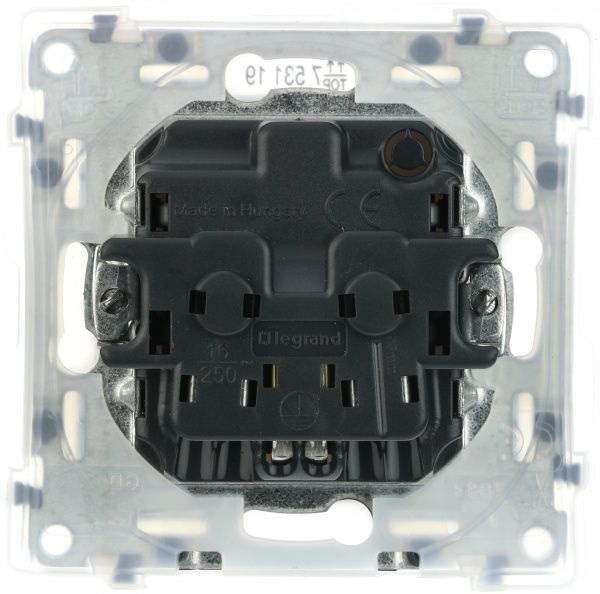 Розетка із заземленням Legrand Life з кришкою білий 753119
