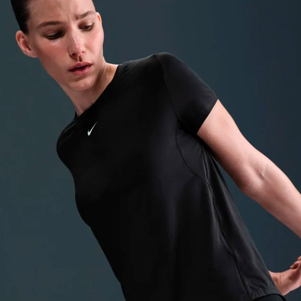Футболка Nike W NK ONE CLASSIC DF SS TOP WT IB9408-010 р.M чорний