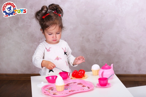 Ігровий набір ТехноК посуд на таці 7273