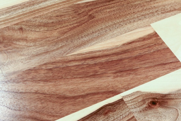 Стол ореховый сросшийся 2000х900х40 мм на металлических ногах 