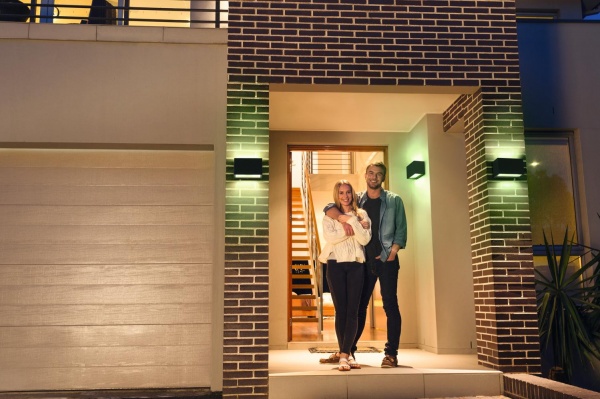 Підсвітка для сходів та фасаду Ledvance Smart Wifi Brick Wide RGBW ІР44 14 Вт чорний AC309430055 