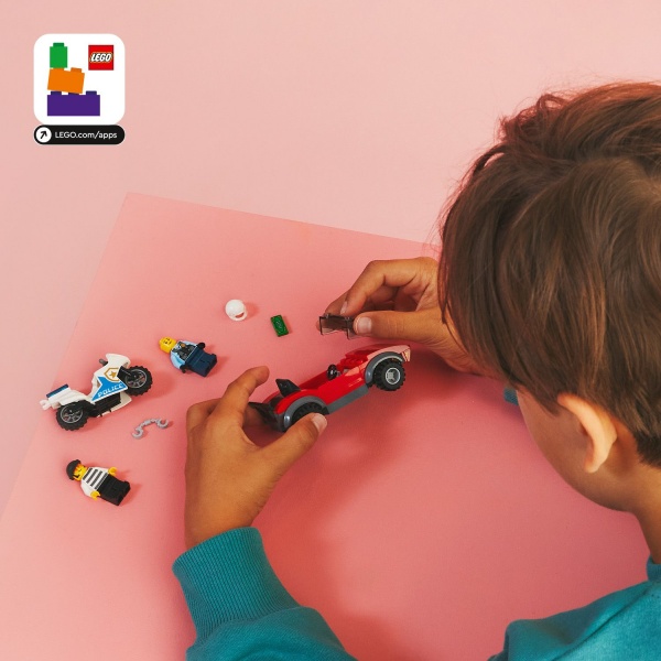Конструктор LEGO City Переслідування автомобіля на поліцейському мотоциклі 60392