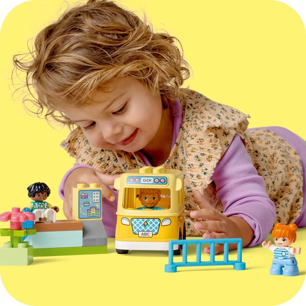Конструктор LEGO DUPLO Поїздка на автобусі 10988