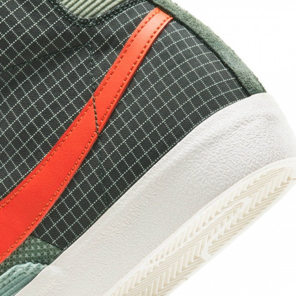 Кроссовки Nike Blazer Mid '77 Patch DD1162-300 р.US 11,5 зеленый