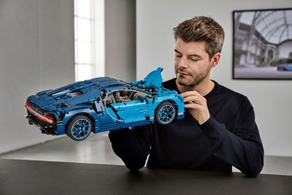 Конструктор LEGO Technic Bugatti Chiron 42083
