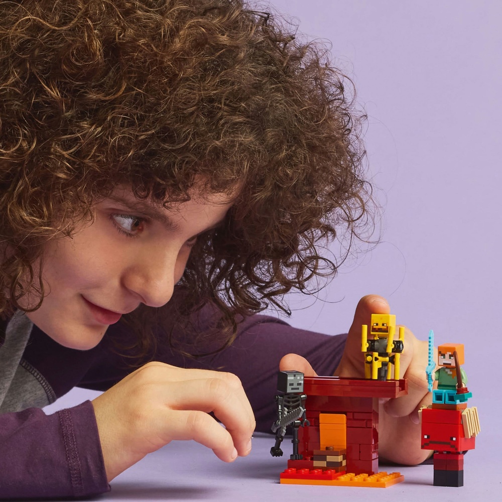 Конструктор LEGO Minecraft Битва со скамейкой в ​​Незере 21266