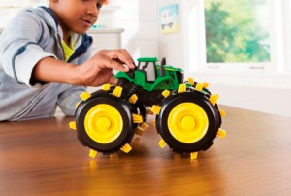 Трактор Tomy John Deere Monster Treads з великими шипованими колесами 46712 1:24