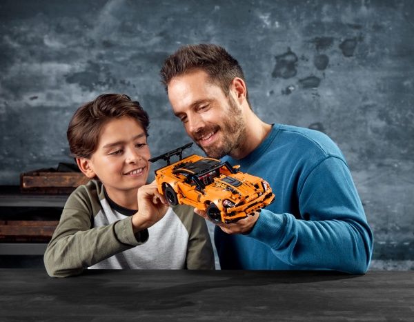 Конструктор LEGO Technic Chevrolet Corvette ZR1 42093