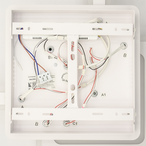 Люстра світлодіодна Luminaria S700/600 124 Вт білий матовий TRIPLEX SQUARE 124W S 