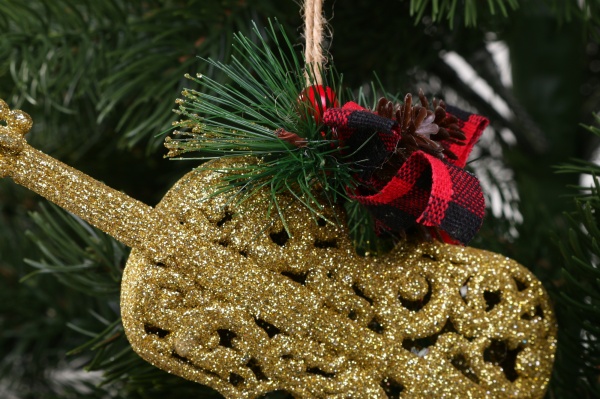 Декоративная подвеска Скрипка с декором 18x7 см E2457G золотой