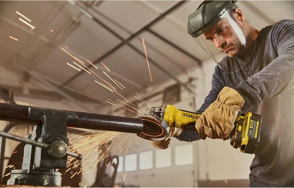 Болгарка (угловая шлифмашина) Stanley FatMax SFMCG700B