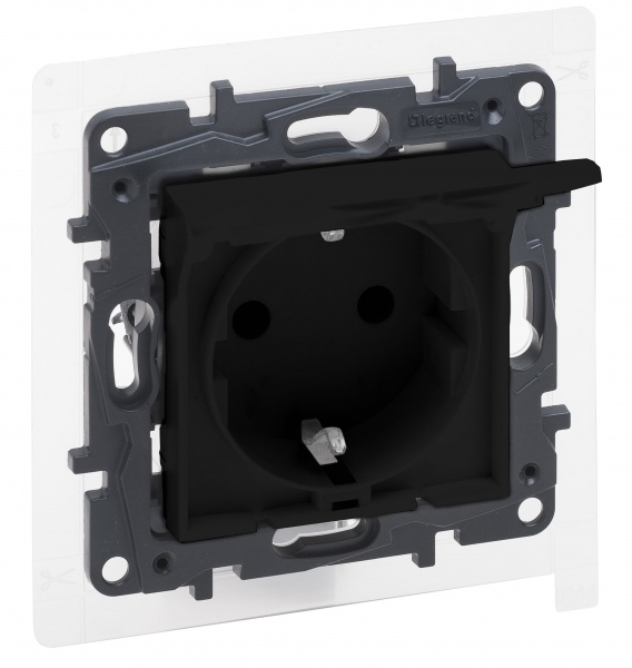 Розетка вологозахищена із заземленням Legrand NILOE STEP 863523 IP44 чорний