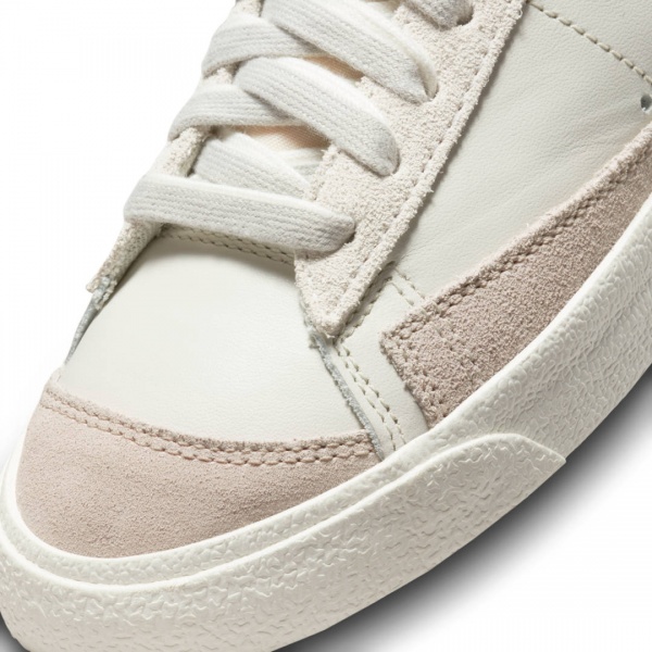Кроссовки Nike Blazer Mid '77 SE DH6757-001 р.US 6,5 белый