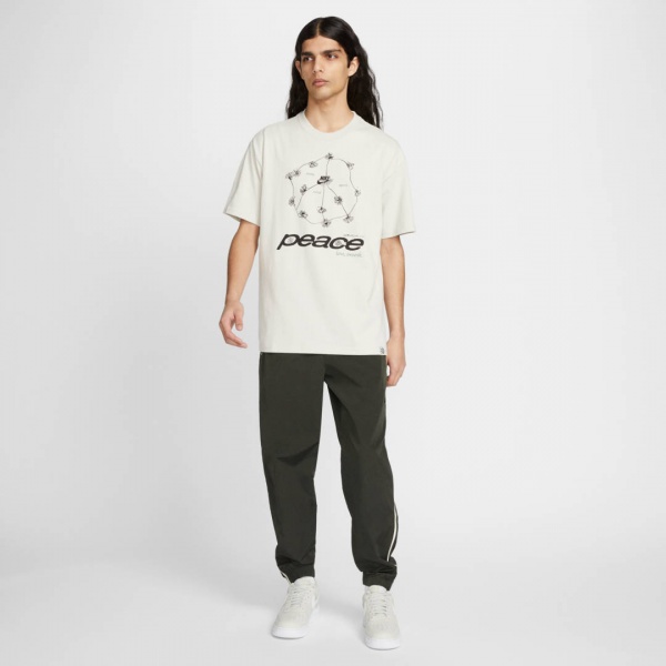 Футболка Nike M NSW SUST GRAPHIC TEE 2 DN5137-072 р.XL світло-сірий