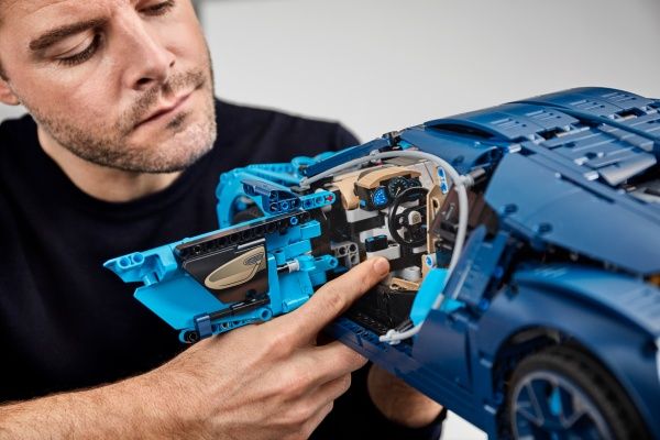 Конструктор LEGO Technic Bugatti Chiron 42083