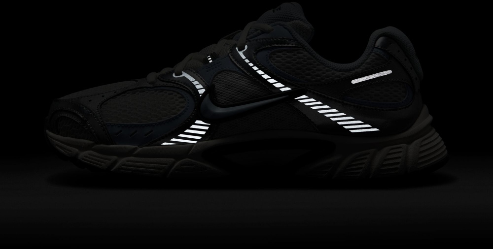 Кросівки жіночі Nike W V5 RNR HQ7901-103 р.37,5 білі