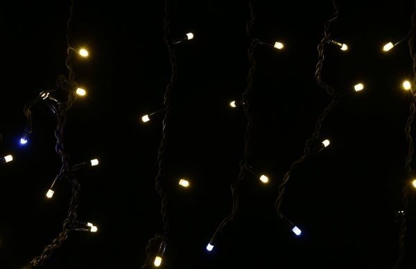 Электрогирлянда-штора Феєрія тепло-белая с белым холодным QC3002-1 светодиодная (LED) 185 ламп 3 м