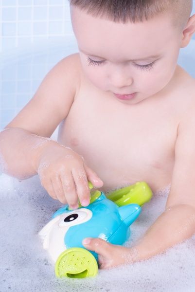 Игрушка Bebelino Акула. Крути и брызгай 58078