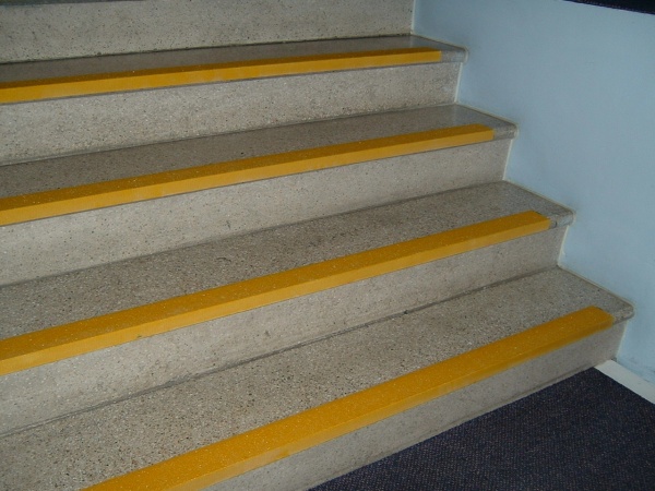 Накладка композитна кутова Tried Composites антиковзке покриття 70x30x3x1000 мм жовтий 