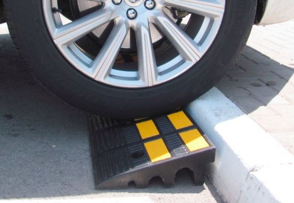 Пандус гумовий 600х300х100 мм (середня частична)