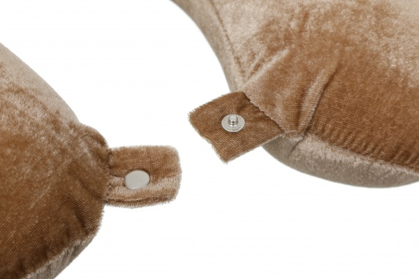 Подушка дорожня Hannover 30х30х9 см темно-бежевий Songer und Sohne