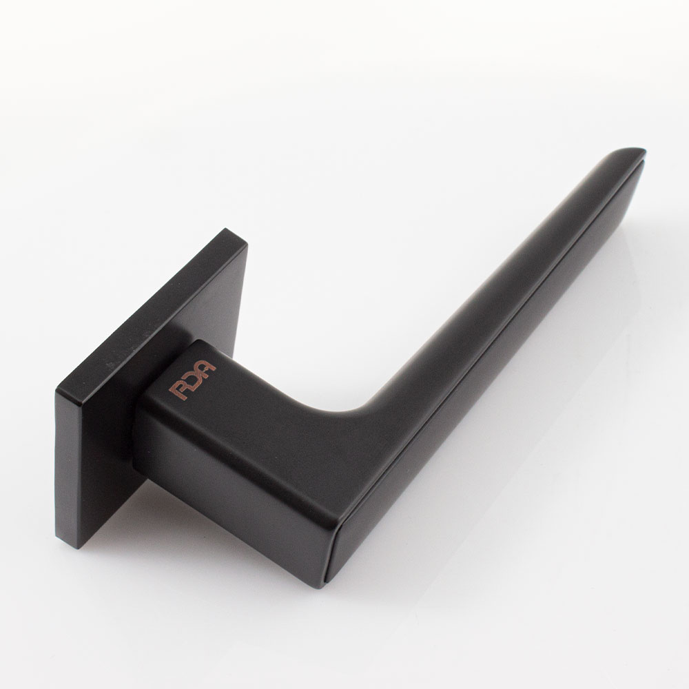 Ручка на розетці RDA Line матовий чорний