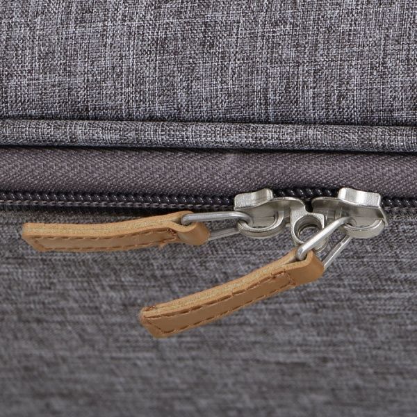 Чемодан серый на колесах 44х22х66 см 