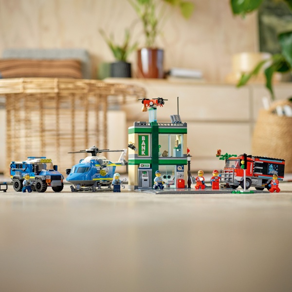 Конструктор LEGO City Погоня поліції в банку 60317