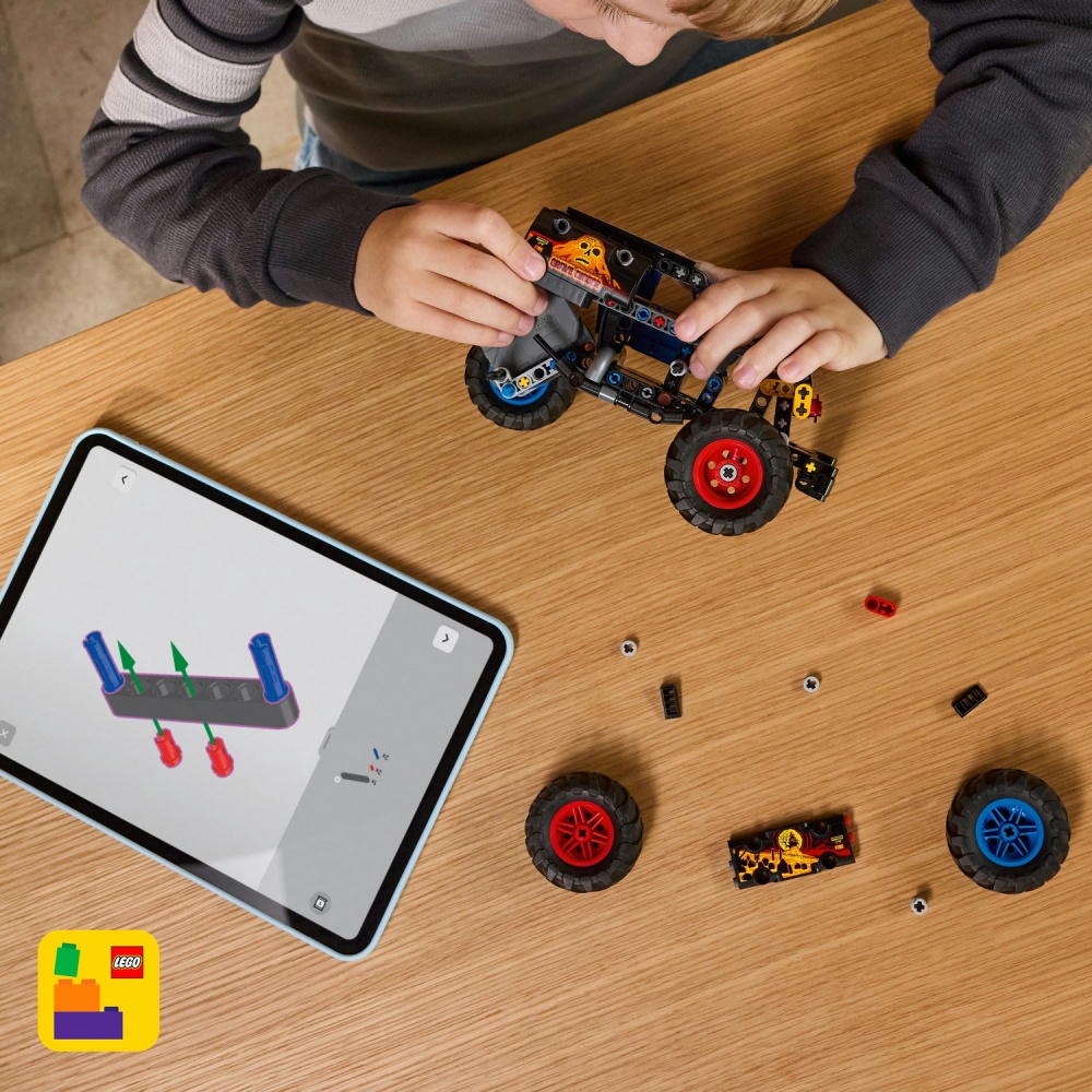 Конструктор LEGO Technic Monster Jam™ Grave Digger™ Огонь и лед 42219