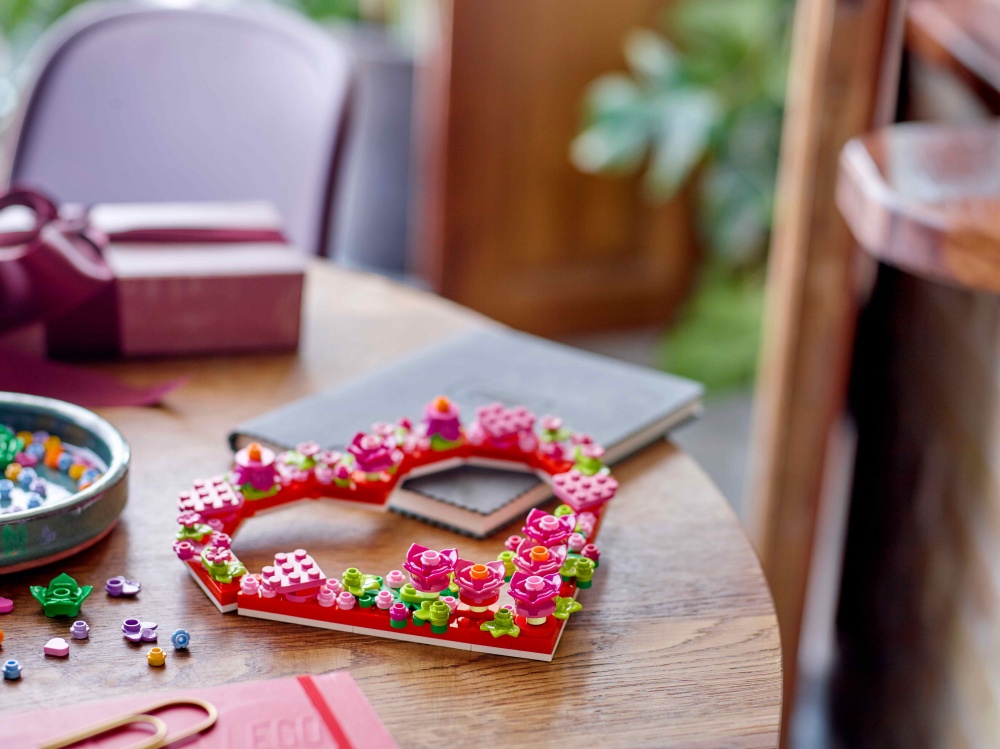 Конструктор LEGO Icons Узор в форме сердца 40638